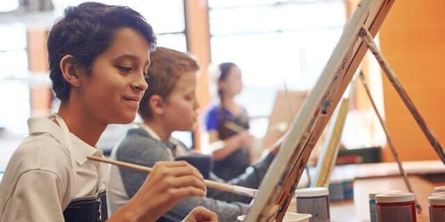 arts in school education kids going art in school