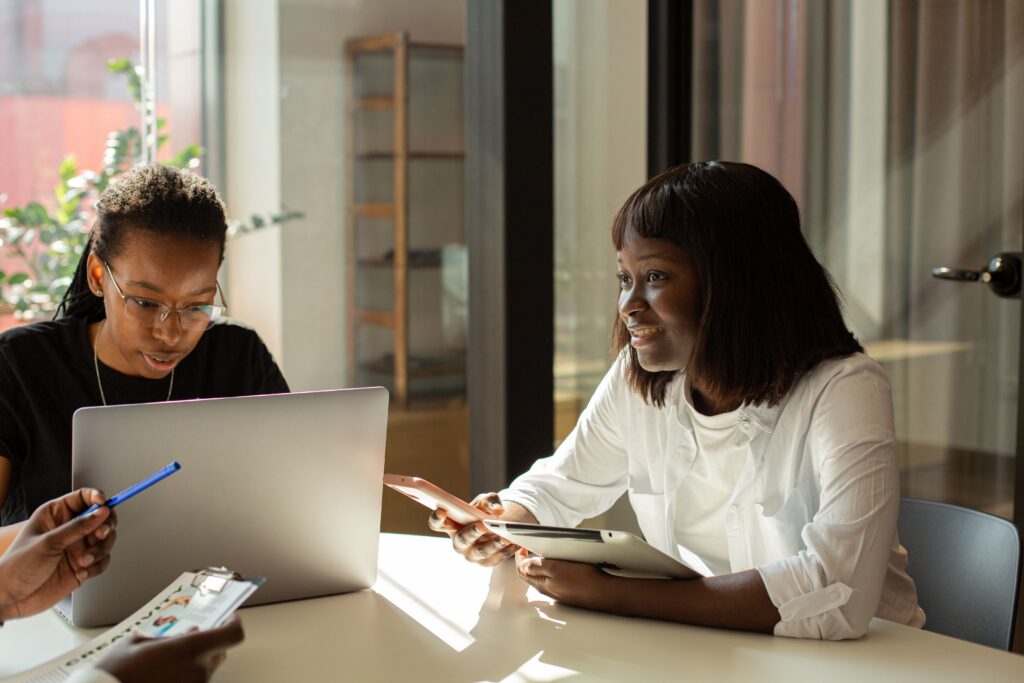 advisor consulting with student