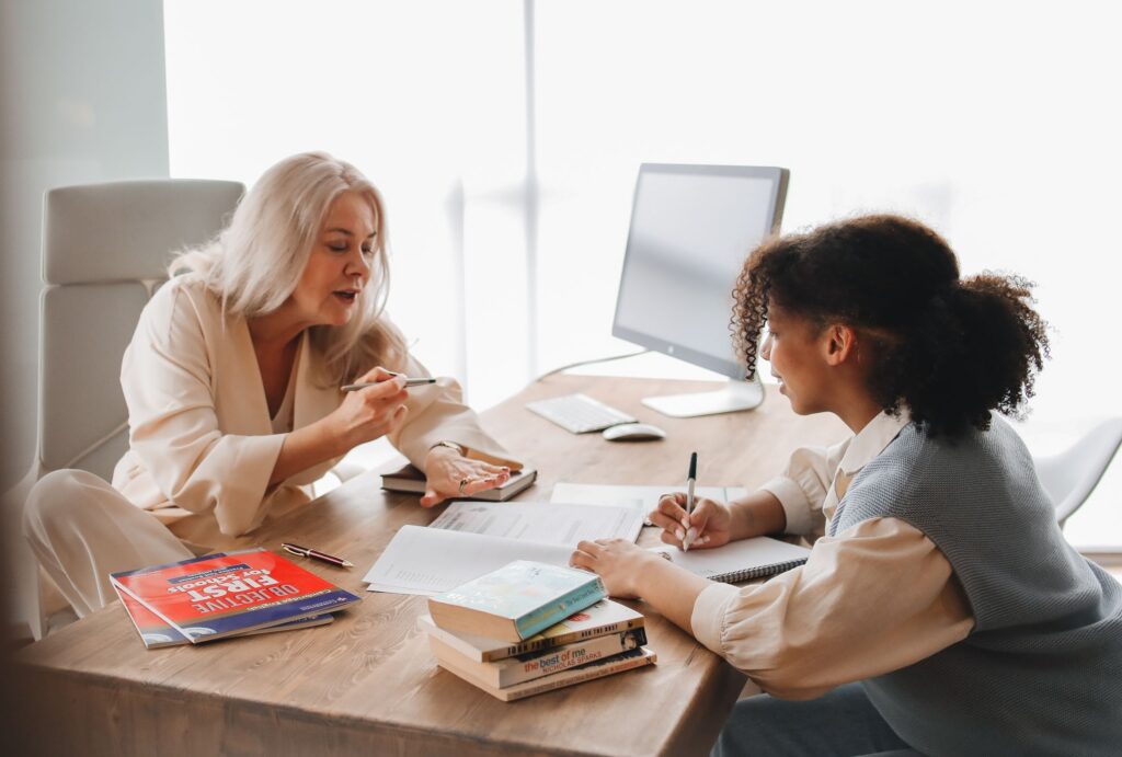 Academic Advising vs. Tutoring: How to Choose the Right Support